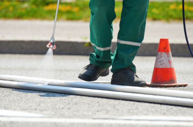 Usuwanie oznakowania poziomego wodą